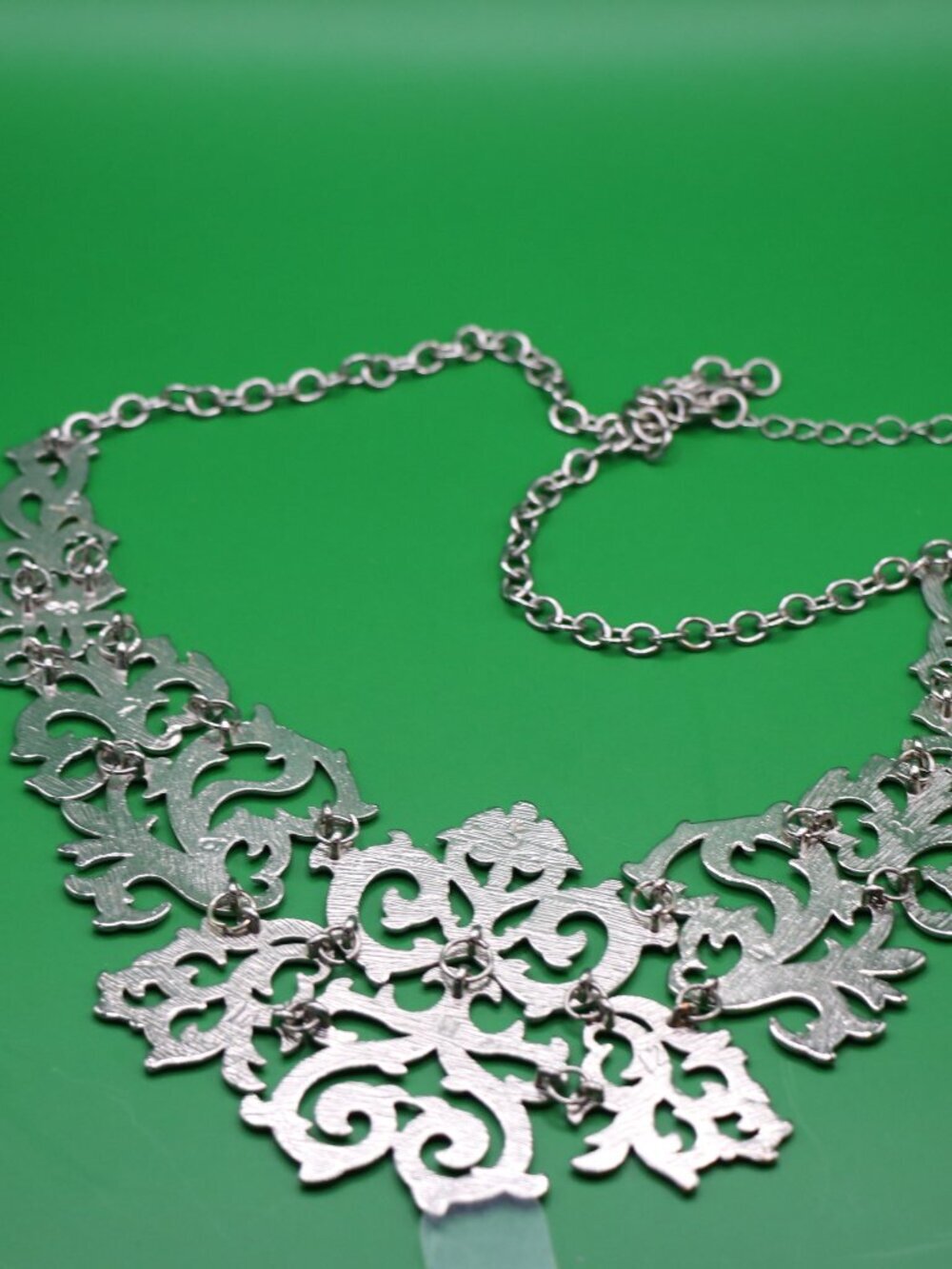 Unbranded Filigree Bib Statement Necklace 20" w/ 4" Extender - Picture 4 of 6